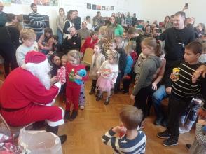 A Mikulás a gyerek-istentiszteleten